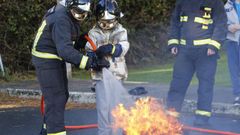 Proteccin Civil de Culleredo, durante una jornada de formacin sobre incendios para escolares