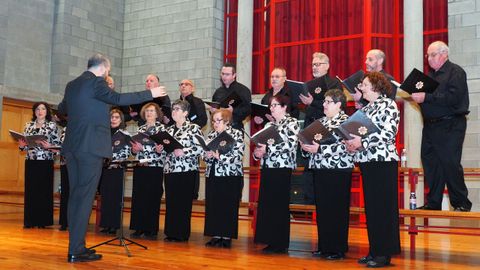 Actuaci�n de la Coral Polif�nica de Burela