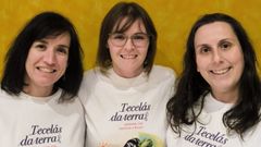 <span lang= gl >Tania Merelas Iglesias, do proxecto Avezar,�no medio de�Raquel Teijeiro Veiga (derecha)�e Noelia Darriba Garc�a, de AtalaiAS S. Coop.Galega., son as art�fices do proxecto</span>