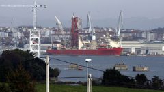 Imagen de un barco en Navantia para ser reparado