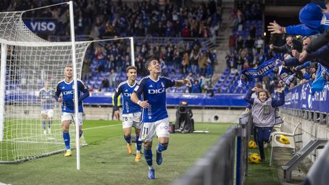 Colombatto, con Alemao y Ses detrs, celebra el 2-0 del Oviedo al Espanyol