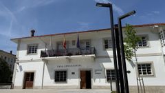Fachada principal del Concello de Cambre.