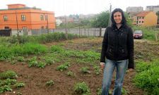 Maite Bendamio cede una parcela cultivable en S�rdoma a cambio de una parte de la producci�n.