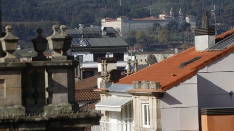 Desde las alturas pueden verse edificios bastante alejados, como el del Seminario Diocesano