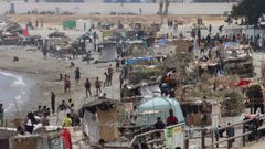 Vista de la playa de El Trampol�n, en Ceuta, el pasado 14 de agosto.