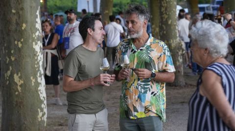 Asistentes a O Viño, un compañeiro de vida en Beade.