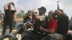 Imagen del secuestro de Adina Moshe, por parte de integrantes del grupo yihadista Ham�s.