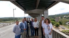 Los presidentes de las diputaciones de Pontevedra y A Coru�a, junto a los alcaldes de Catoira y Rianxo, escenificaron en el 2016 su intenci�n de ceder a la Xunta el puente sobre el r�o Ulla y la carretera EP-8001