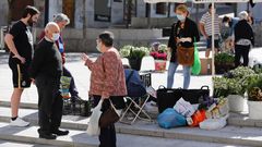 Por falta de espacio para cumplir las distancias de seguridad frente al coronavirus, el mercado semanal en la Praza Maior solo se hab�a reanudado parcialmente