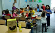 Los ni�os de Ames (en la imagen) y Teo son los �nicos de la comarca con actividades de conciliaci�n.
