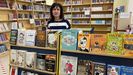 Una biblioteca que sobrevivi� a tres inundaciones. Mari, entre libros, en la Biblioteca Florencio Delgado Gurriar�n, de O Barco de Valdeorras, que resisti� tres inundaciones desde el 57 y esta pandemia