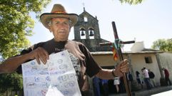 Peregrinos de Andjar. En la foto, Juan Garca Ibez, un vecino de Andjar que en el 2014 peregrin a pie entre esa localidad andaluza a Santiago, pasando por Val do Mao. La tradicin cristiana dice que en esta parroquia de O Incio est enterrado San Eufrasio, obispo de Andjar martirizado all en los primeros tiempos del cristianismo y cuyo cuerpo fue trasladado a Galicia por sus seguidores. Roi Fernndez