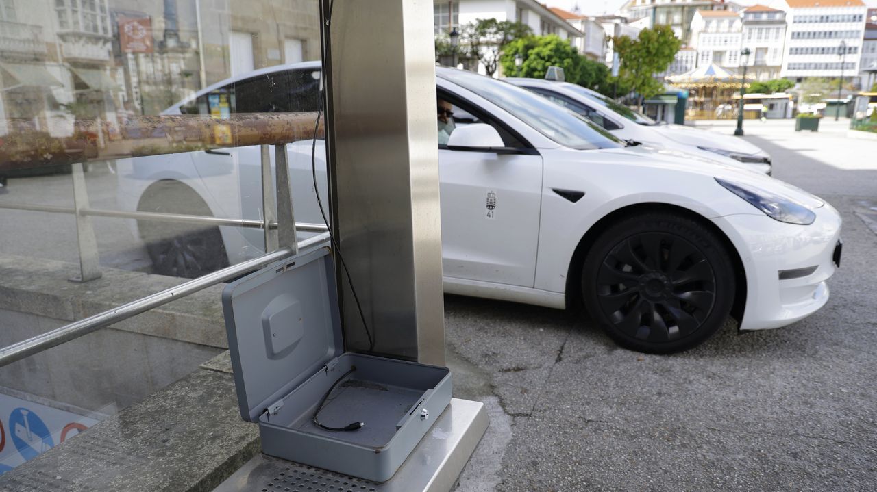 Los taxistas de Betanzos llevan dos meses sin teléfono en la parada