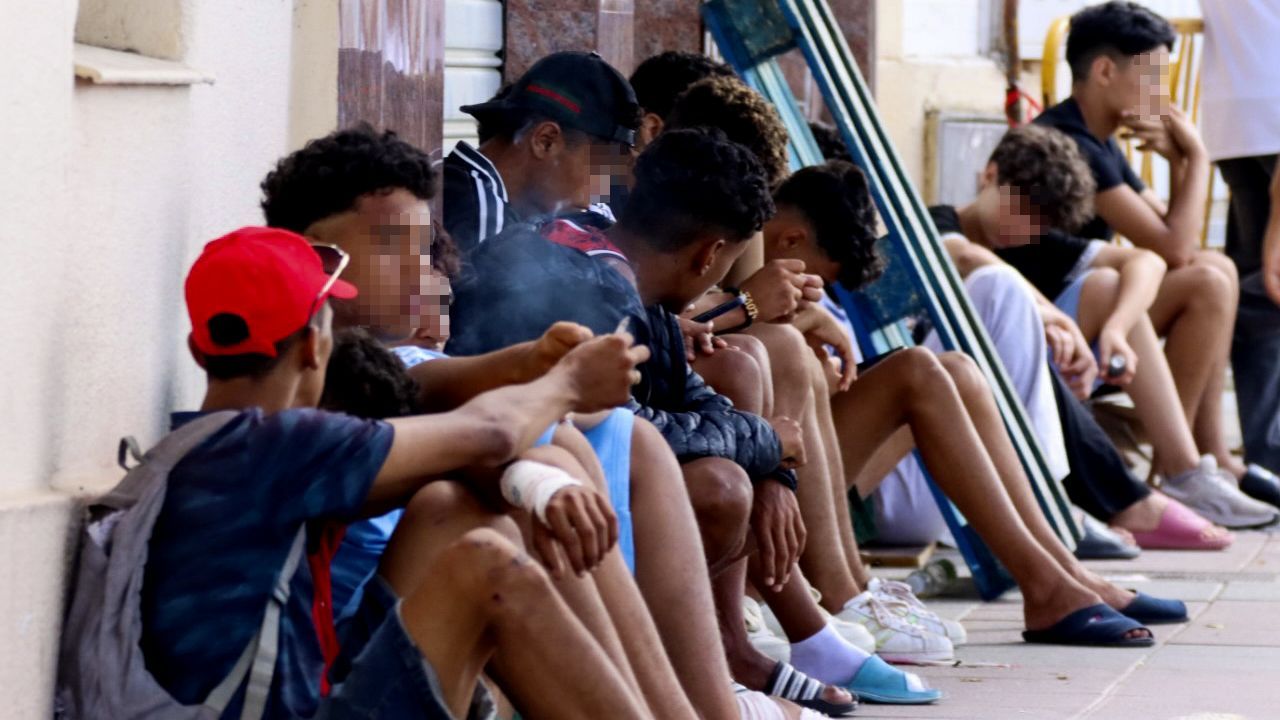El Gobierno eleva a más de mil los menores no acompañados en Ceuta