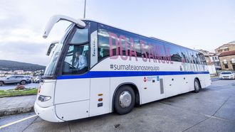 El bus de la donación de sangre, en Corcubión