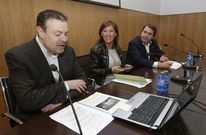 Miguel Ferreiro, Beatriz Mato y Carlos Negreira, durante el acto de ayer en el F�rum. 