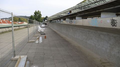 El voladizo junto a la d�rsena de Xo�n XXIII tapiado por el Concello para impedir que personas sin hogar lo utilizaran para cobijarse por las noches