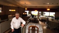 Enrique Porral, en el comedor del restaurante O'Asador, situado en Melit�n Corti�as, en el centro hist�rico viveirense