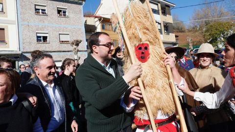 El presidente del Principado de Asturias, Adri�n Barb�n, en Santuyano/San Juli�n (Bimenes) en la celebraci�n del �Domingu de sidros y comedies�
