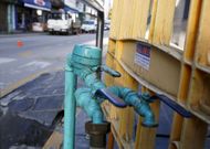<span lang= es-es >Bocas de riego sin agua</span>. Emafesa instal� dos grifos para que se pudiera tomar agua en caso de necesidad, pero por la tarde quedaron inutilizados, ya que el corte afect� tambi�n a esa conducci�n. 