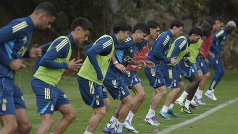 Los jugadores durante el entrenamiento del Real Oviedo
