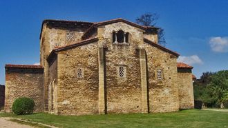 Iglesia de San Juli�n de los Prados