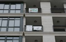 <span lang= es-es >El metro cuadrado, estancado</span>. La bajada del precio con respecto al primer trimestre del a�o contrasta con la subida con respecto a las estad�sticas del mismo per�odo de 2014, cuando en Ourense el valor medio de un inmueble se situaba un 1,7 % por debajo, seg�n los datos de Fomento. 