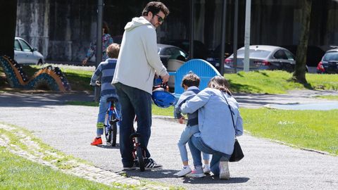 Gente paseando por los jardines de A Coru�a