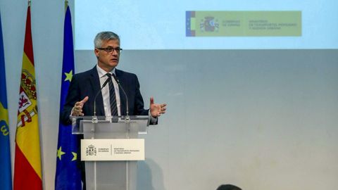 El secretario de Estado de Transportes, Movilidad y Agenda Urbana, David Lucas, durante su intervenci�n en el acto de presentaci�n del Corredor Atl�ntico este lunes en Gij�n al que han asistido representantes Asturias, Castilla y Le�n, Extremadura, Canarias, Galicia, Pa�s Vasco, Navarra, Cantabria y Castilla-La Mancha y dirigentes empresariales y sindicales.