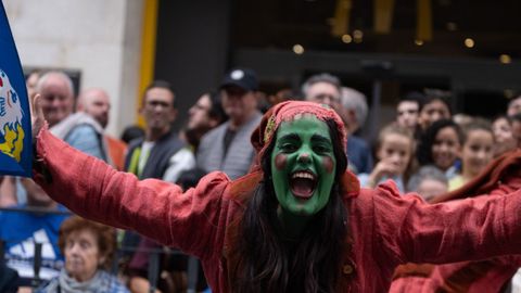 Las calles del centro de Oviedo acogen este jueves el tradicional desfile del día de América en Asturias, en su 72 edición