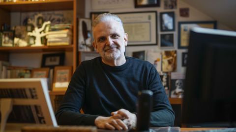 Jorge Emilio B�veda lleva m�s de 20 a�os escribiendo novelas y ensayos, explorando los l�mites entre g�neros y estilos para no repetir lo ya escrito.