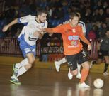 Matamoros intenta superar a Carlos Retamar. 