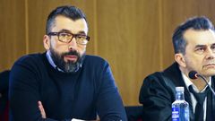 El acusado, junto a su abogado, en una sesi�n del juicio que se celebra en Vigo