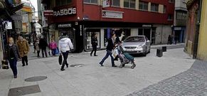Los peatones denuncian la poca visibilidad con la que cuenta este cruce.