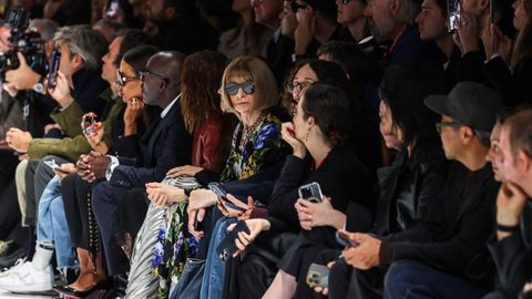 En el desfile estaba también Anna Wintour, que fue la inspiración para crear el personaje al que da vida Streep en la cinta