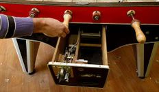 Los ladrones tambi�n da�aron la caja del futbol�n.