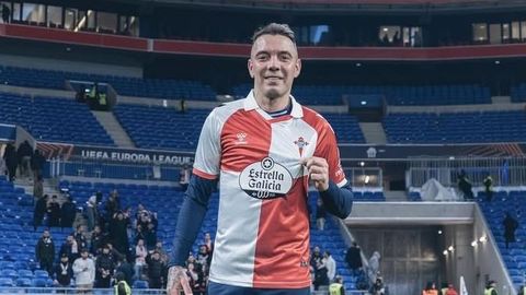 Iago Aspas, luciendo la nueva el�stica del Celta en el Groupama Stadium tras eliminar al Lyon.