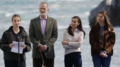  La princesa Leonor pronuncia una palabras en presencia de los reyes Felipe VI y Letizia, y de la infanta Sof�a