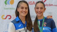 Mar�a, a la derecha, con su entrenadora en Albacete.