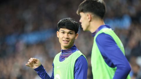 Dro Fernndez, calentando en Balados durante el Celta-Barcelona; no lleg a participar.