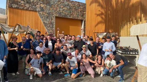 Foto de grupo de la representacin gallega en la inauguracin de la bodega