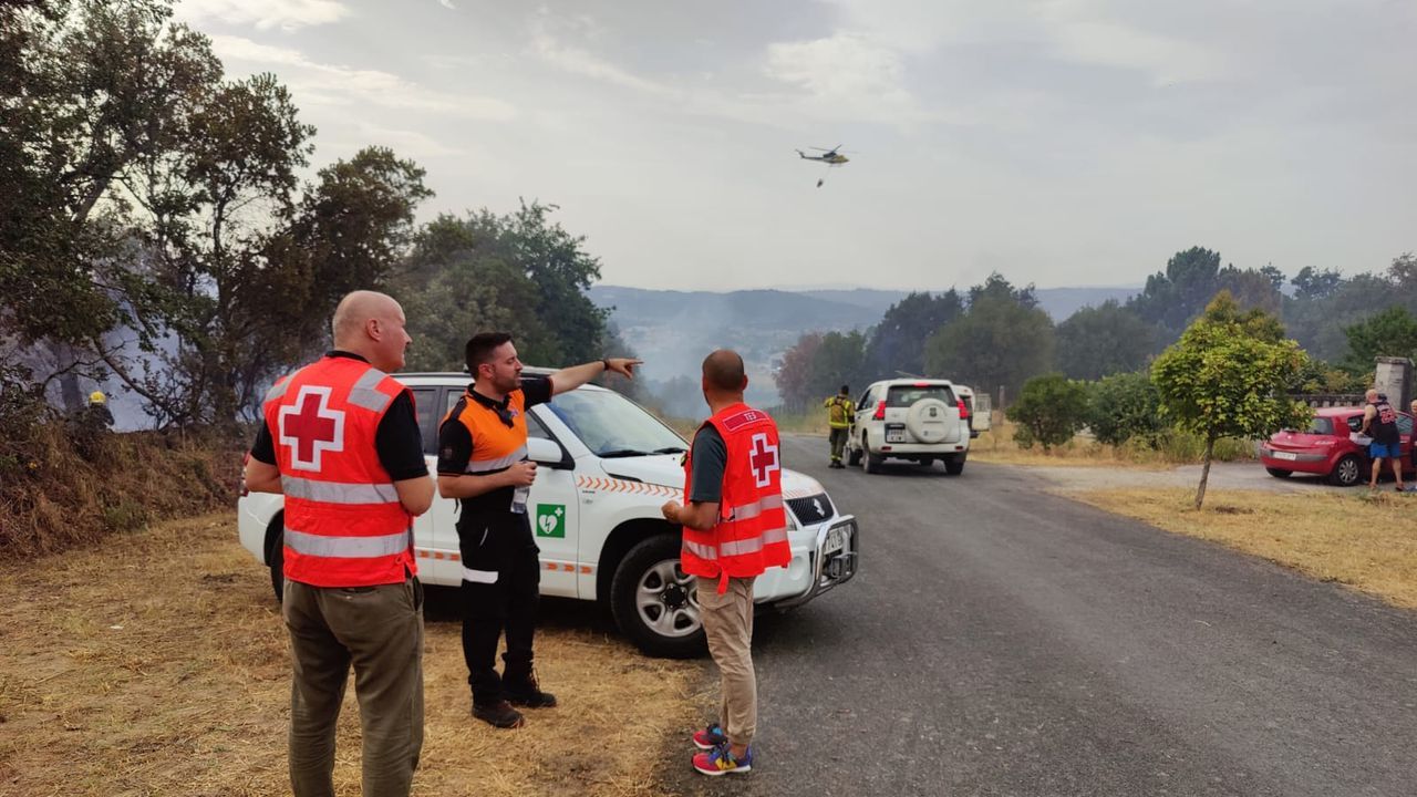 Cruz Roja movilizó a sus voluntarios para arrimar el hombro ante la oleada de incendios en Ourense