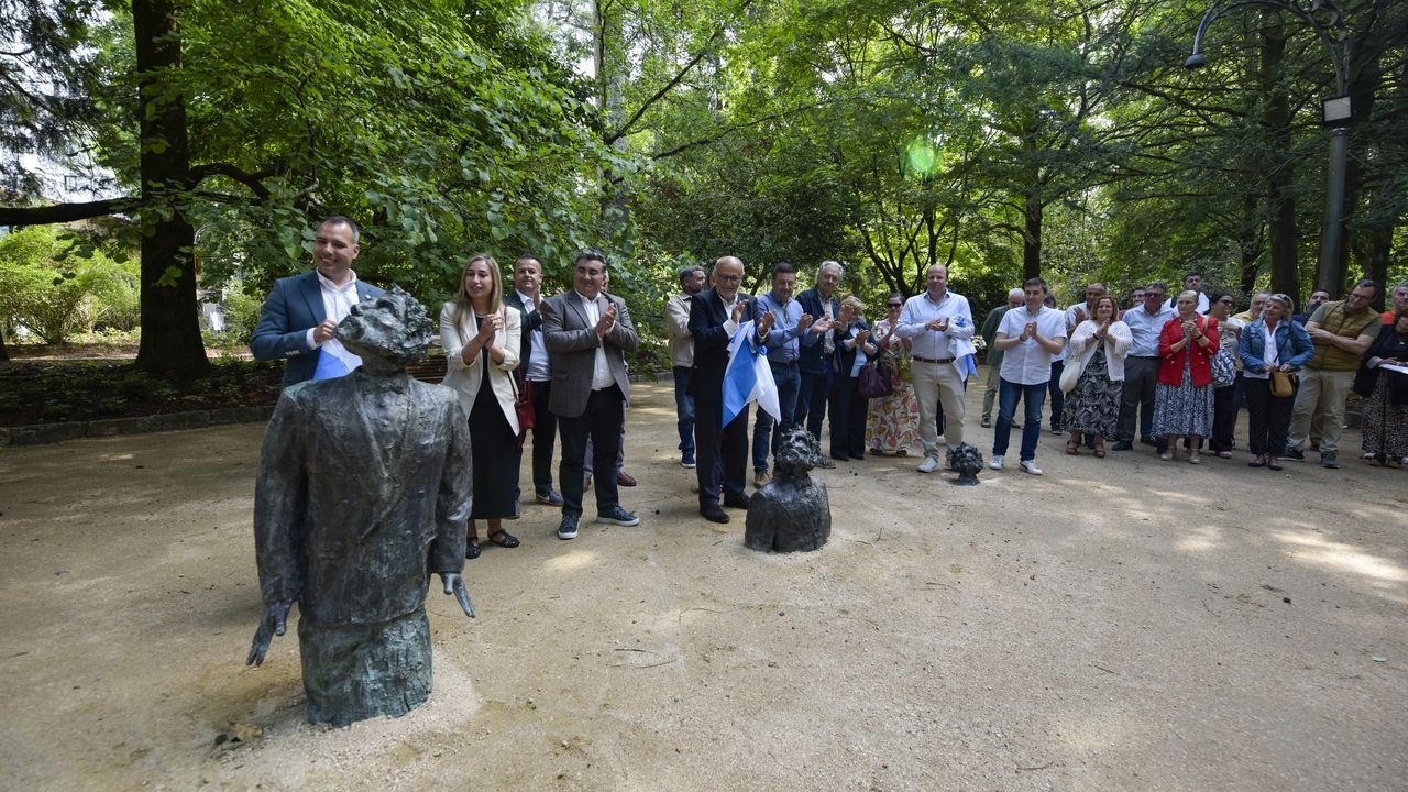 Caldas presume de dar más vida al jardín y la carballeira donde «medraron xeracións»