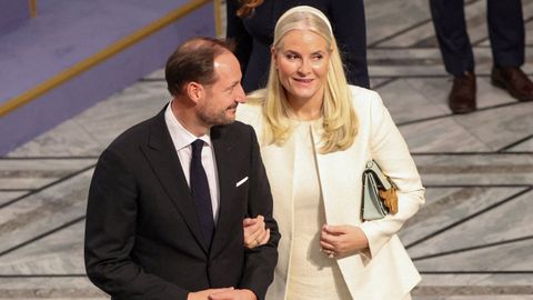 El pr�ncipe Haakon y la princesa Mette-Marit durante la ceremonia de los Premios Nobel del 2025