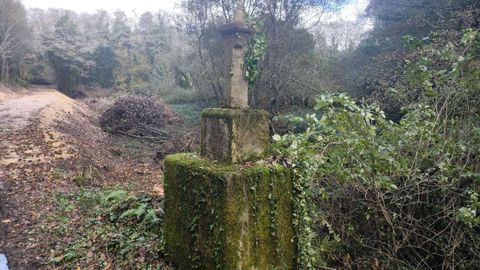 El cruceiro de hormign del ao 1934 de Rods ya sufri daos hace aos