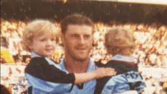 Sergio, en Bala�dos, con sus hijos, Aitor (izquierda) y Pelayo (derecha, de espaldas), actual jugador del Barcelona