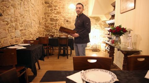 Jess Martnez, de A Bodega en Ribeira, retir la mquina para darle un aire nuevo a su local.