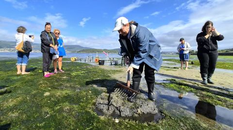 Turista de marisqueo en Placeres