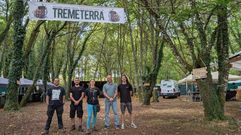 O alcalde do Incio e os organizadores, no recinto do festival