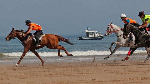 Carreras de caballos en la playa de Ribadesella